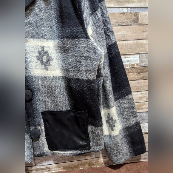 Handcrafted Original Design by Donna Gray/Black Fleece/Flannel Jacket - Picture 9 of 16